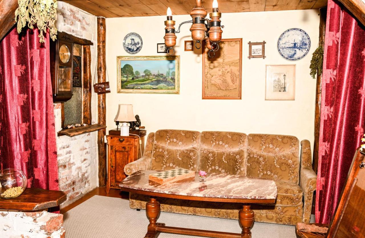 Idilliska Latgaliesu Lauku Maja Ar Melno Pirti Vila Aglona Exterior foto